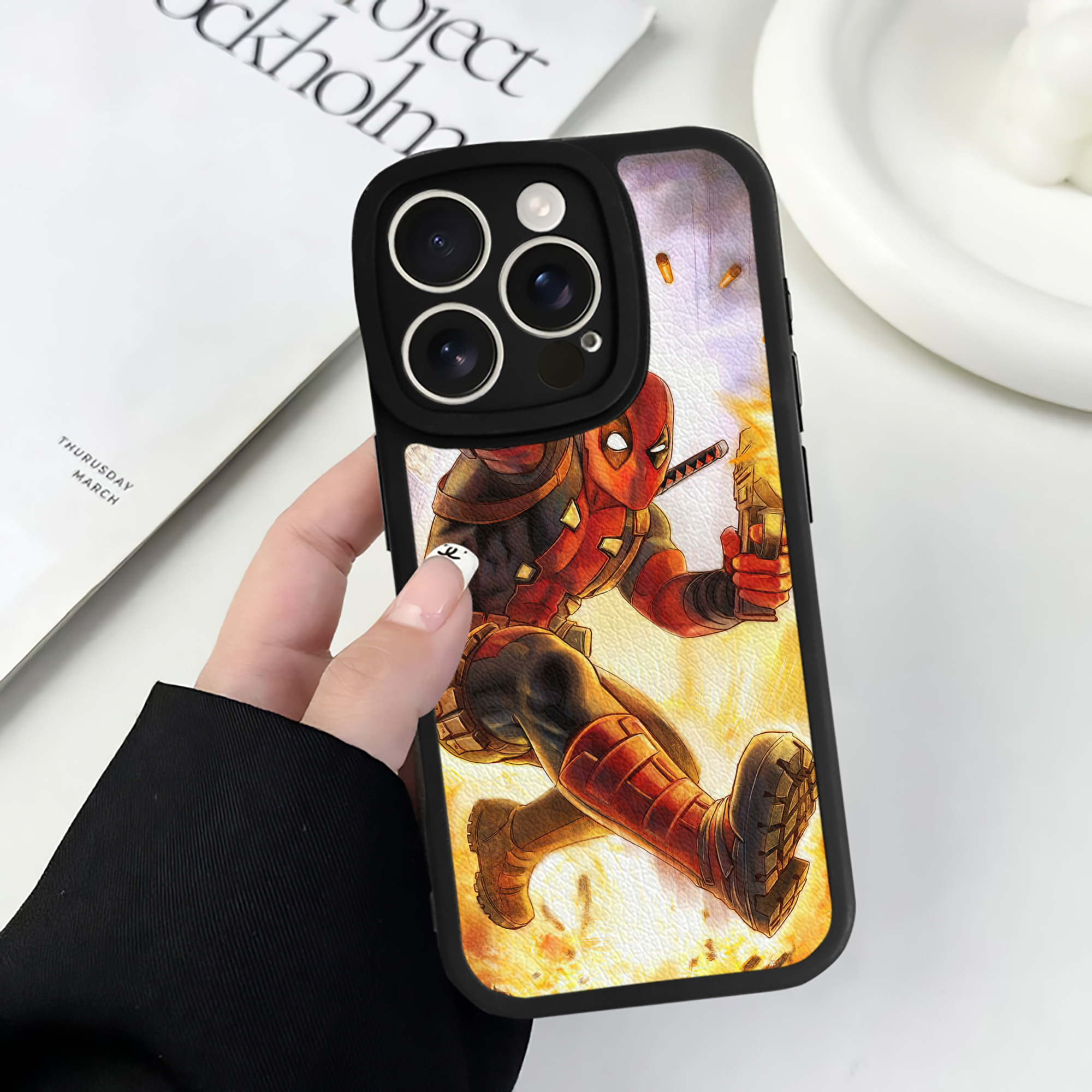 （画像用） Deadpool デッドプール 【iPhone 16シリーズ対応】シリコンスマホケース（レザー調） 材質：シリコン